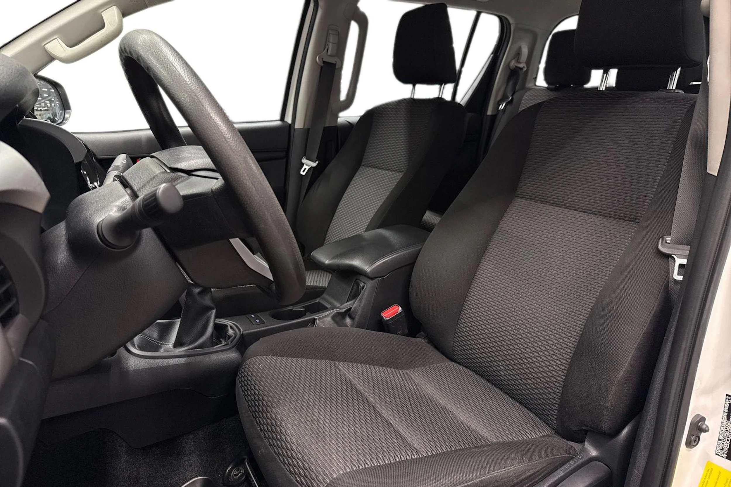 valkoinen Toyota Hilux 2022 kuva 8.