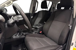 valkoinen Toyota Hilux 2022 kuva 8.