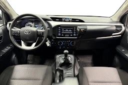 valkoinen Toyota Hilux 2022 kuva 9.
