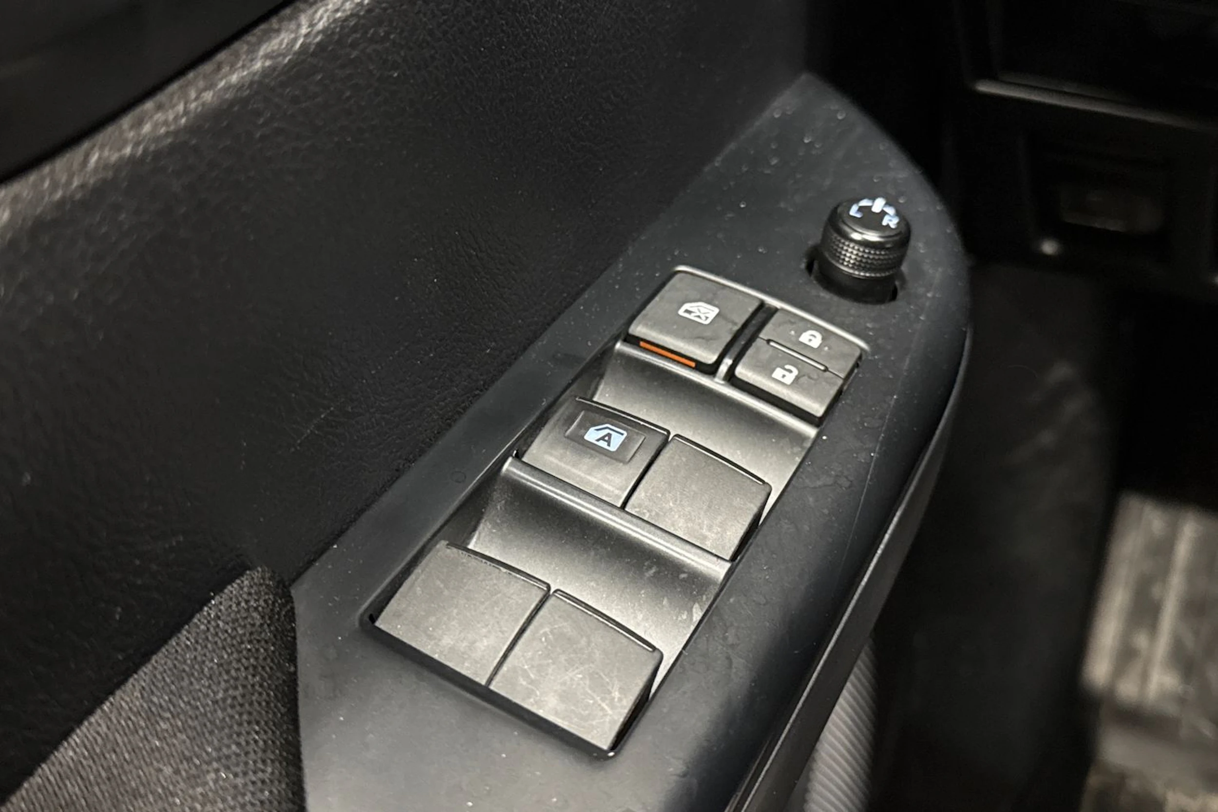 valkoinen Toyota Hilux 2022 kuva 18.