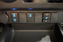 valkoinen Toyota Hilux 2022 kuva 27.