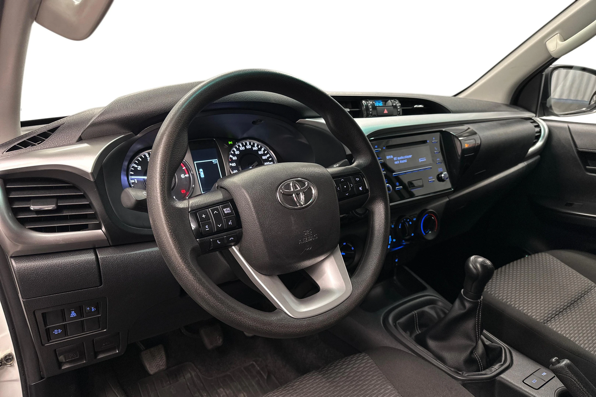 valkoinen Toyota Hilux 2022 kuva 6.