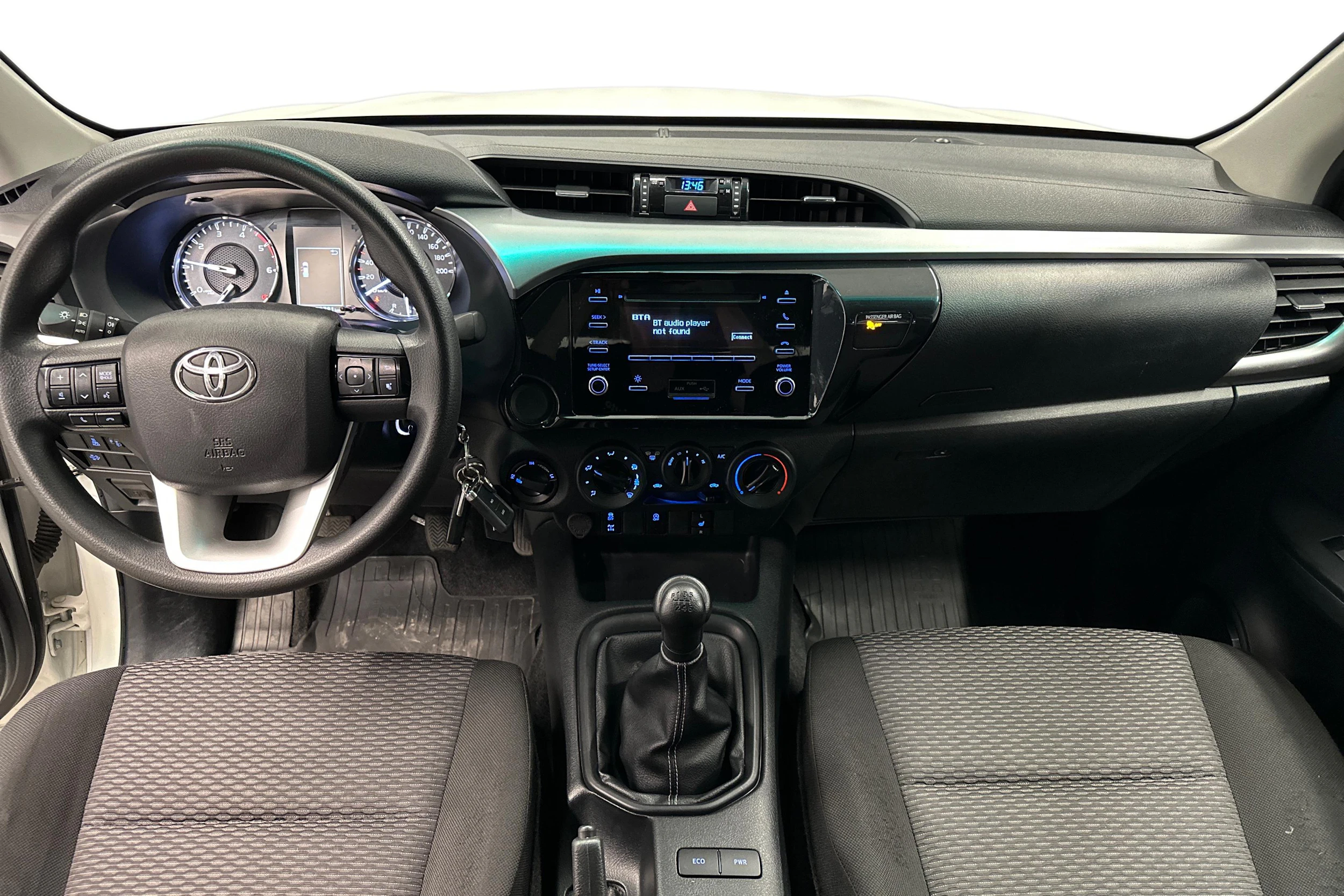 valkoinen Toyota Hilux 2022 kuva 7.