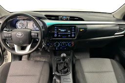 valkoinen Toyota Hilux 2022 kuva 7.