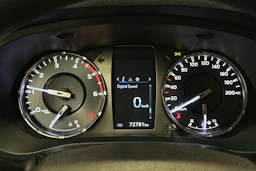 valkoinen Toyota Hilux 2022 kuva 13.