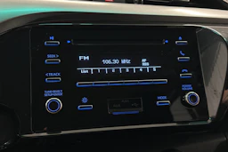 valkoinen Toyota Hilux 2022 kuva 18.
