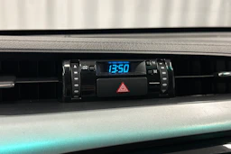 valkoinen Toyota Hilux 2022 kuva 19.