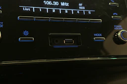 valkoinen Toyota Hilux 2022 kuva 21.