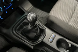 valkoinen Toyota Hilux 2022 kuva 25.
