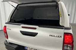 valkoinen Toyota Hilux 2022 kuva 29.