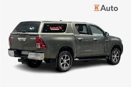 Ruskea (beige) Toyota Hilux 2022 kuva 2.