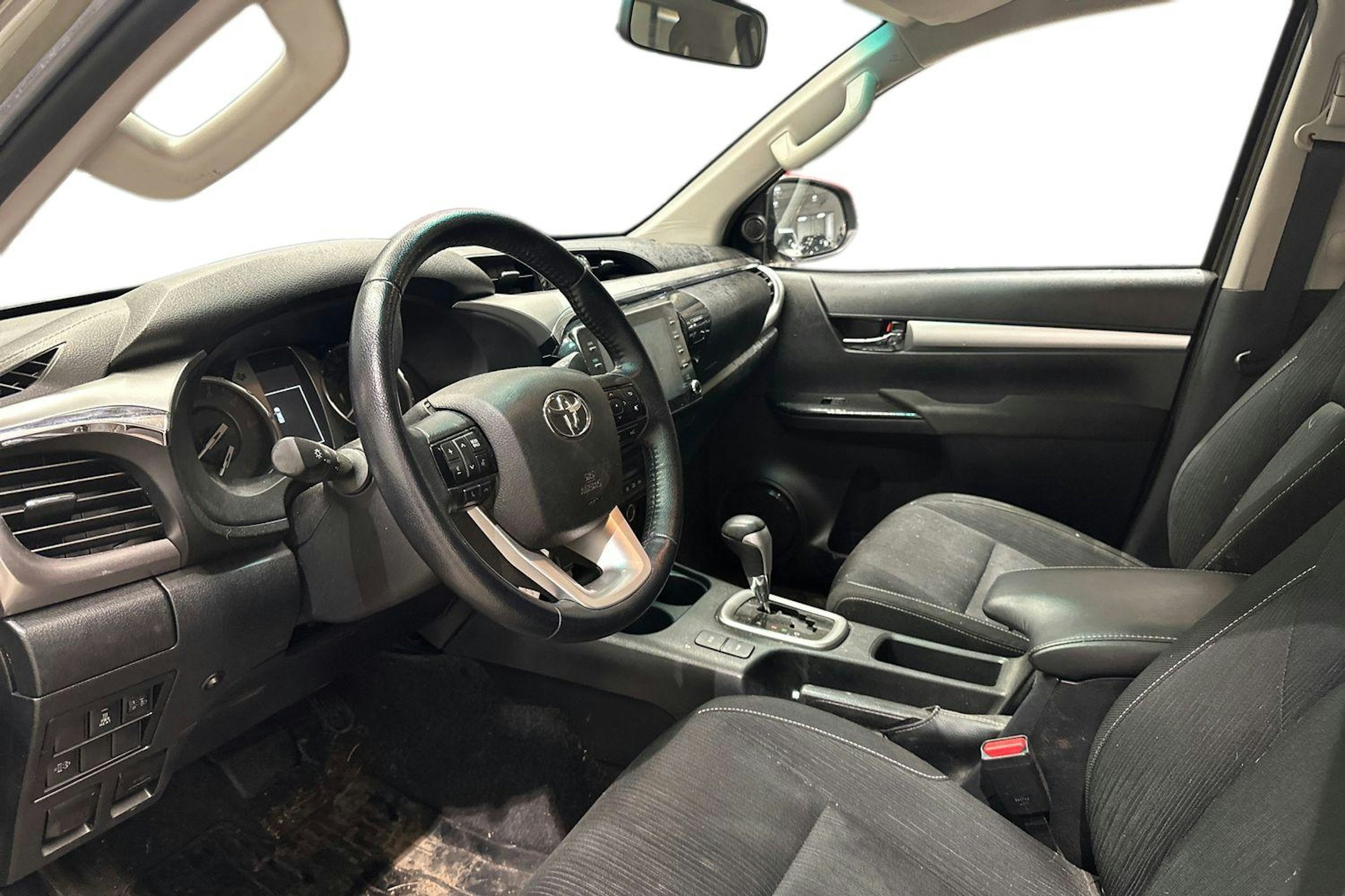 Ruskea (beige) Toyota Hilux 2022 kuva 3.