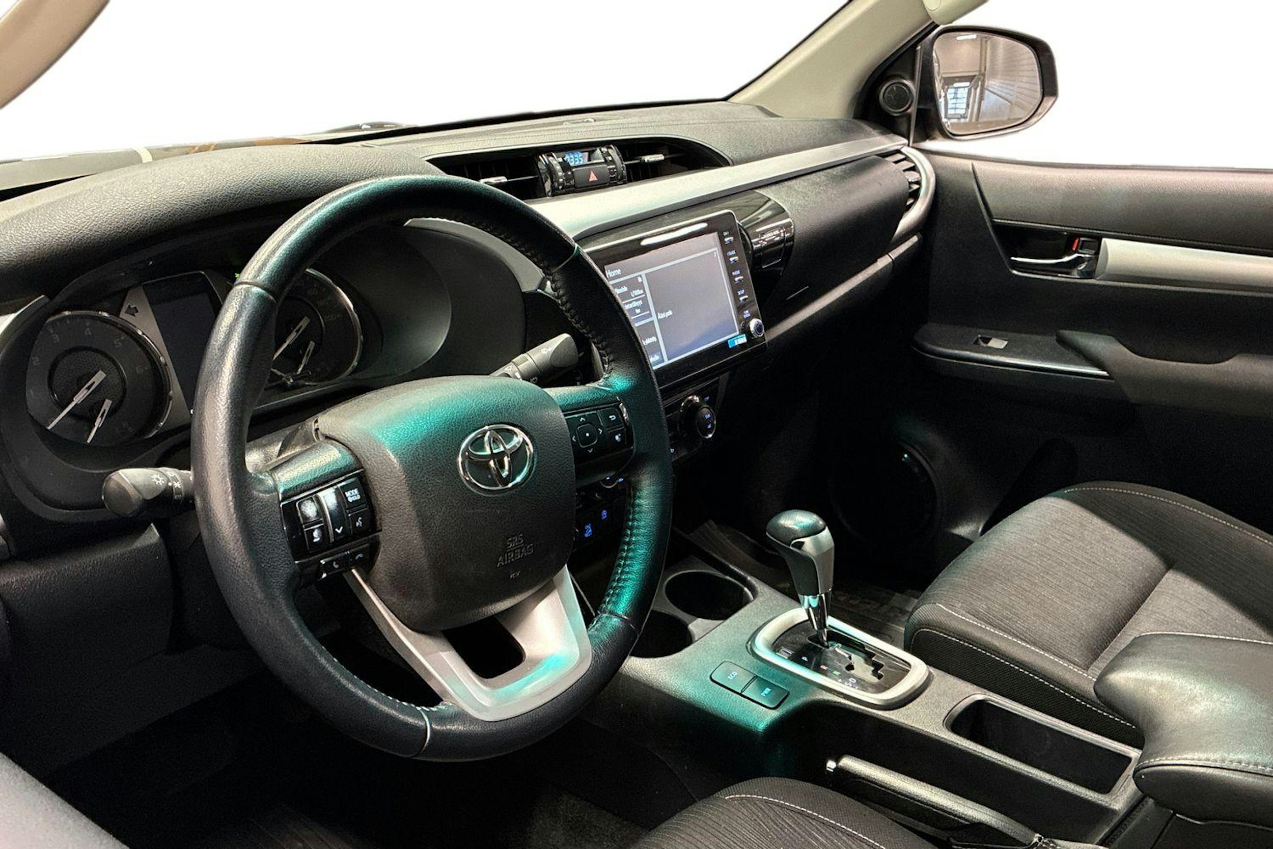 ruskea (beige) Toyota Hilux 2022 kuva 6.