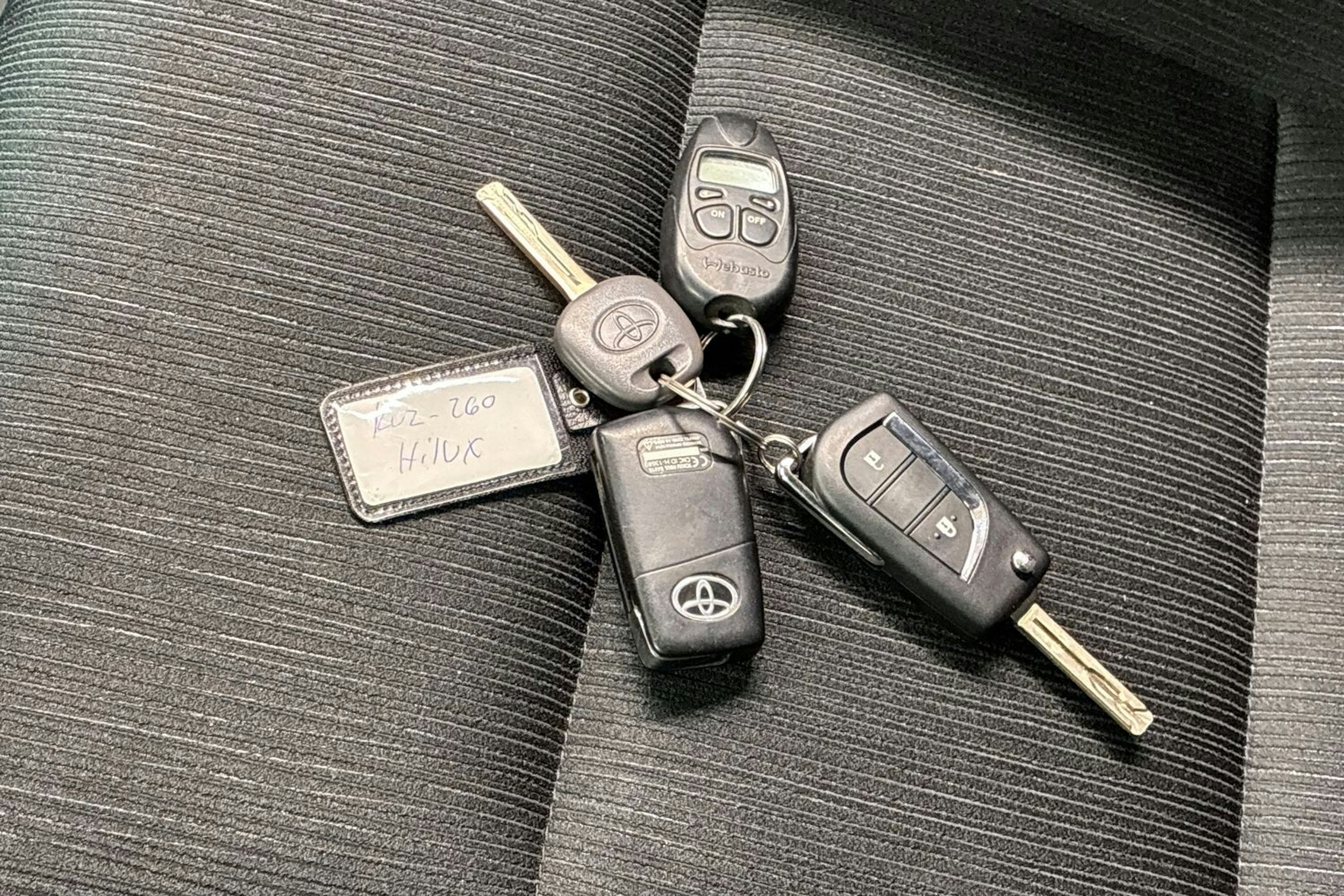 ruskea (beige) Toyota Hilux 2022 kuva 21.