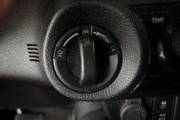 Ruskea (beige) Toyota Hilux 2022 kuva 24.