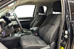 musta Toyota Hilux 2022 kuva 8.