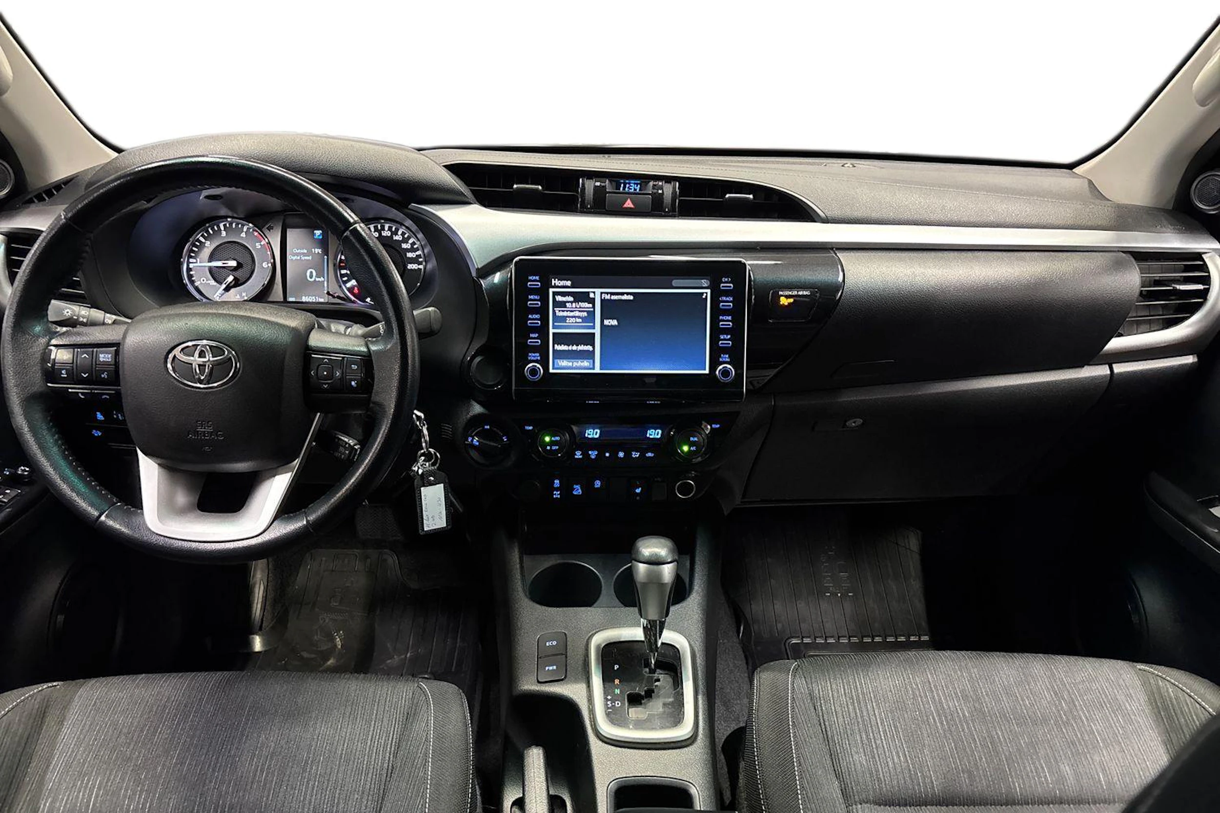musta Toyota Hilux 2022 kuva 9.