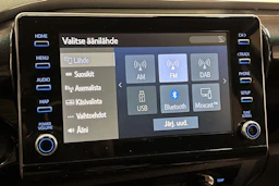 musta Toyota Hilux 2022 kuva 21.