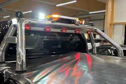 musta Toyota Hilux 2022 kuva 27.