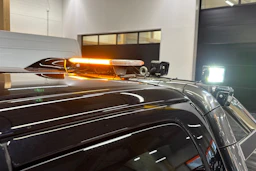 musta Toyota Hilux 2022 kuva 28.
