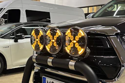musta Toyota Hilux 2022 kuva 29.