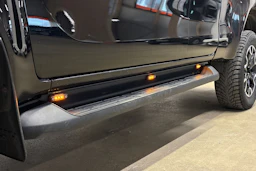 musta Toyota Hilux 2022 kuva 30.
