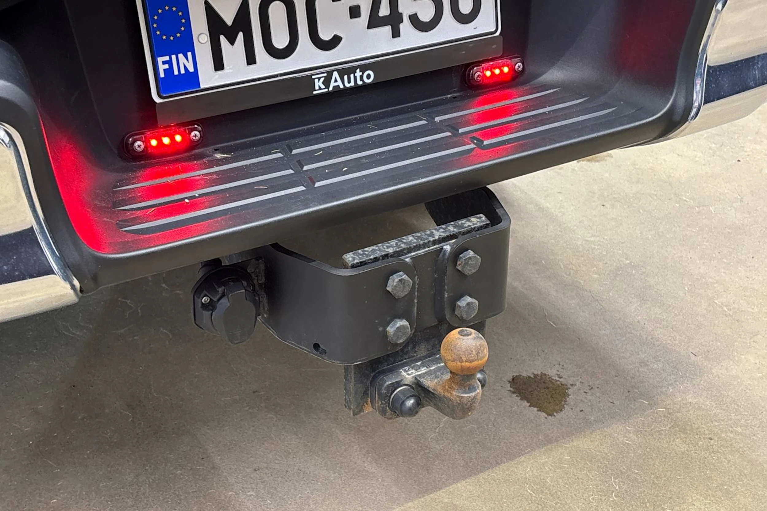 musta Toyota Hilux 2022 kuva 31.