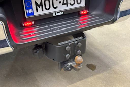 musta Toyota Hilux 2022 kuva 31.