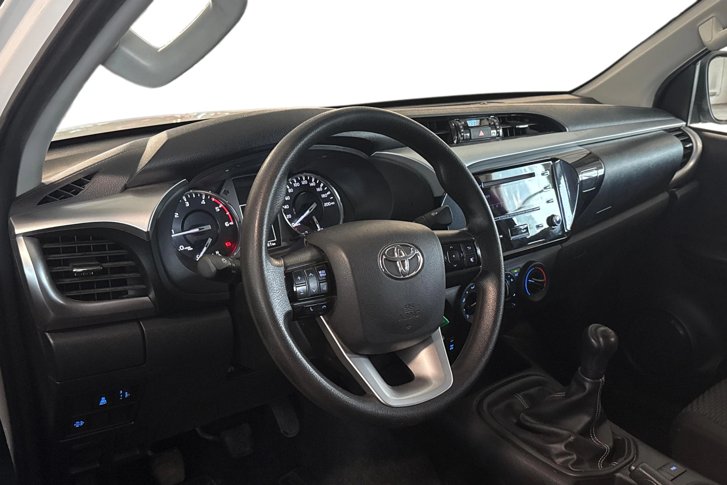 valkoinen Toyota Hilux 2022 kuva 3.