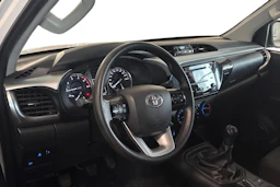 valkoinen Toyota Hilux 2022 kuva 3.