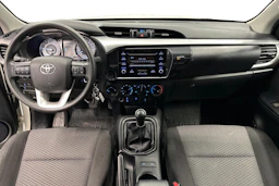 valkoinen Toyota Hilux 2022 kuva 7.
