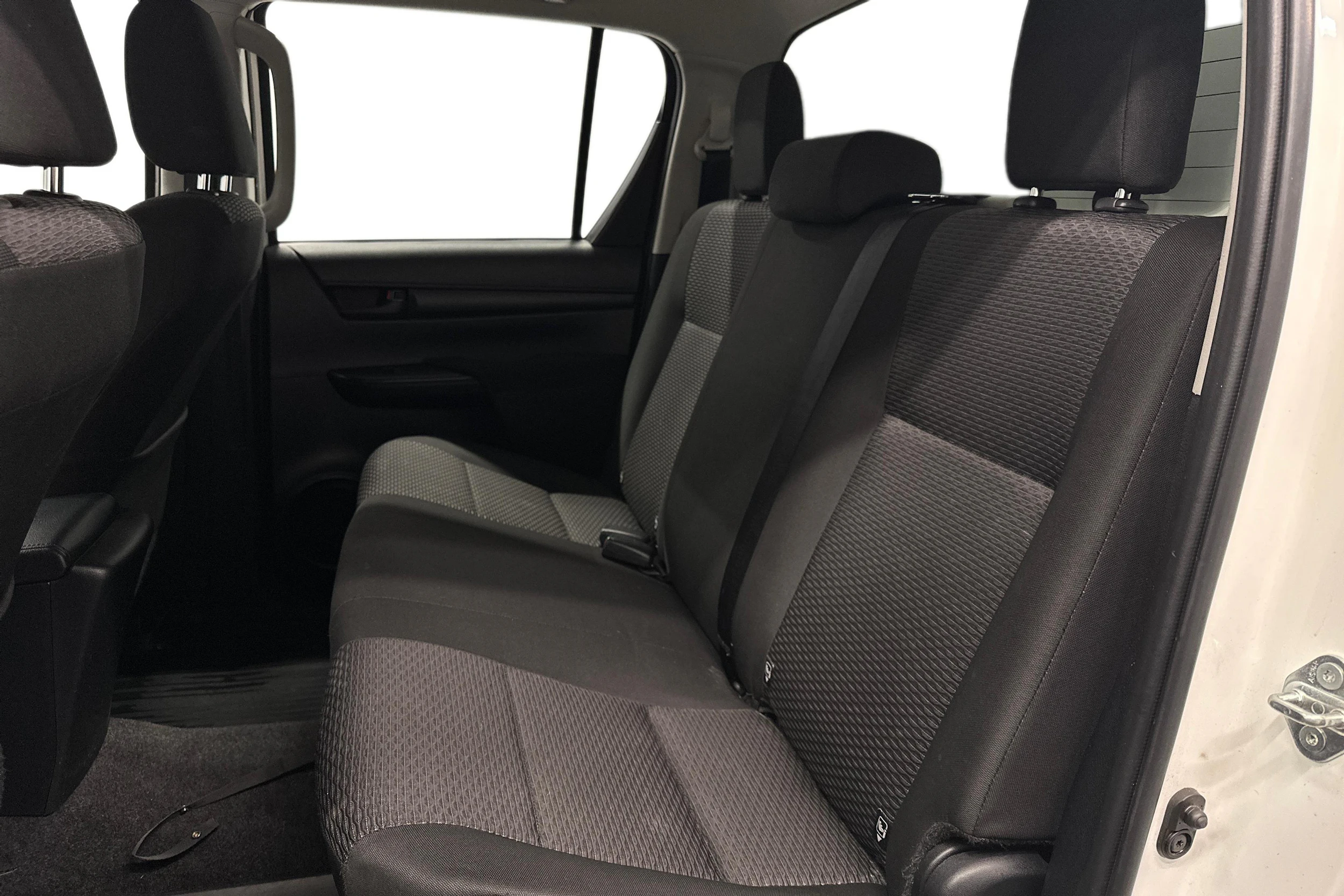 valkoinen Toyota Hilux 2022 kuva 8.