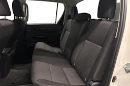 valkoinen Toyota Hilux 2022 kuva 8.