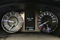 valkoinen Toyota Hilux 2022 kuva 13.