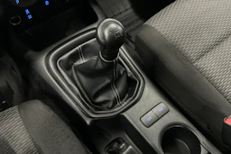 valkoinen Toyota Hilux 2022 kuva 23.