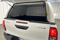 valkoinen Toyota Hilux 2022 kuva 24.