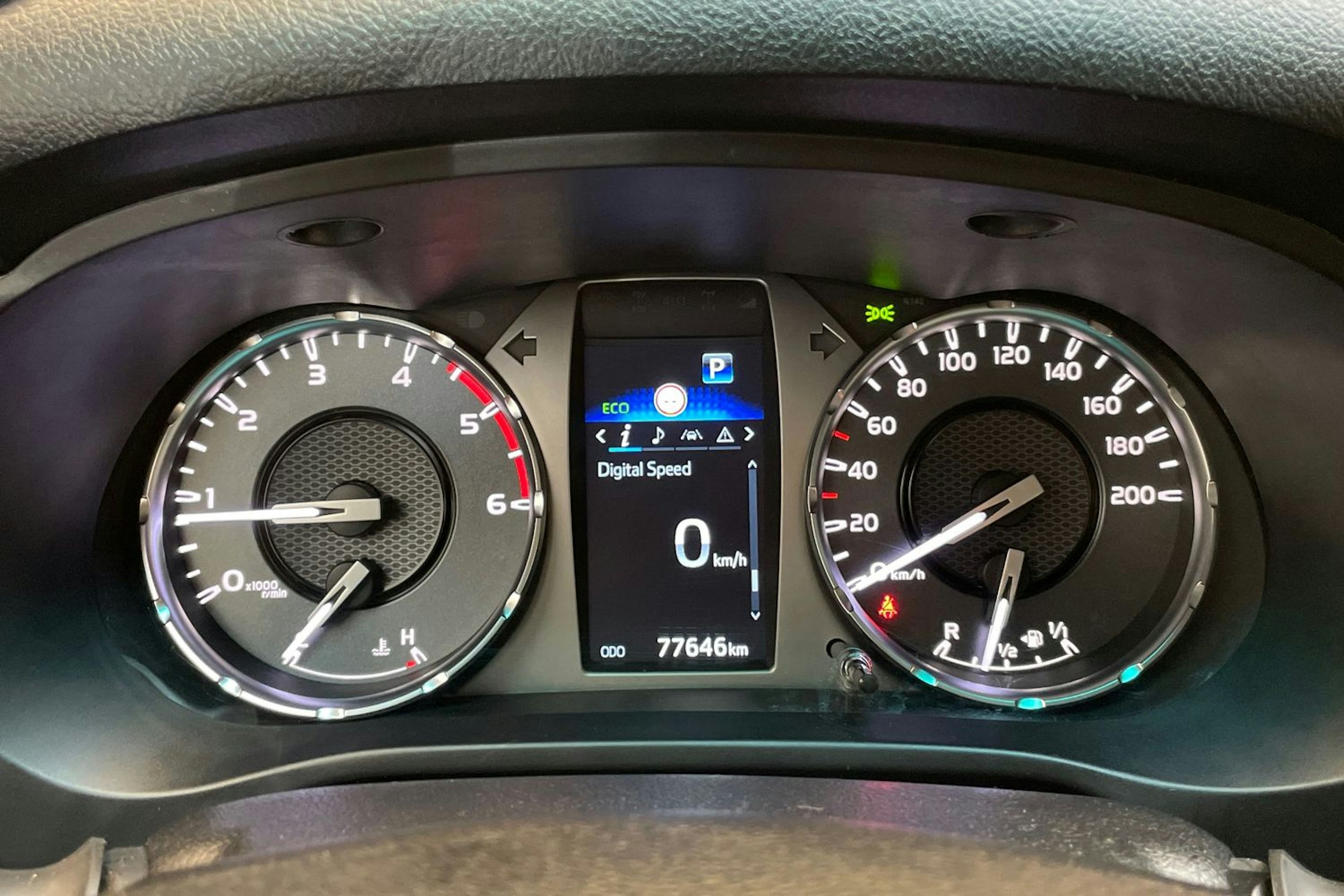 hopea Toyota Hilux 2022 kuva 13.