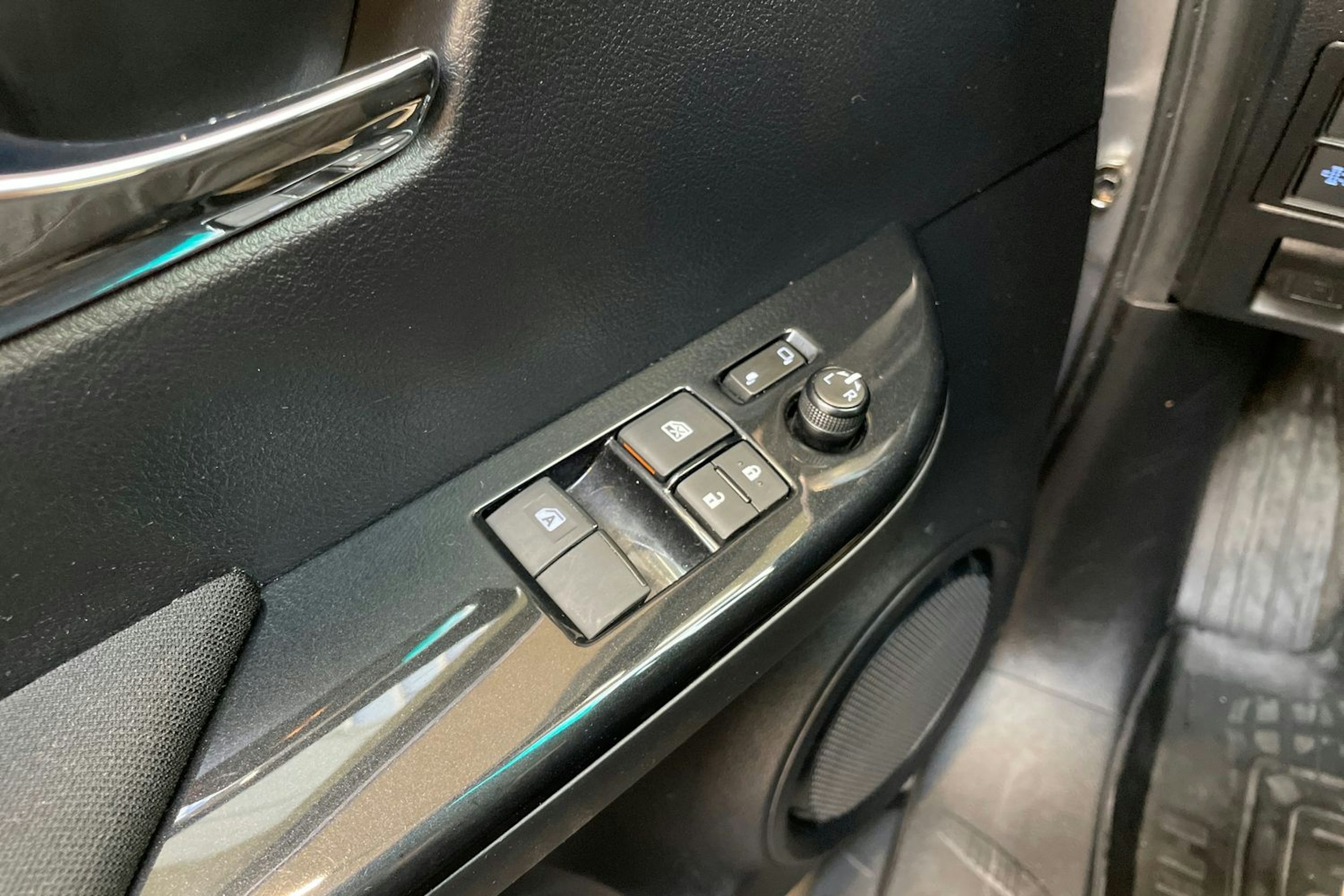 hopea Toyota Hilux 2022 kuva 14.