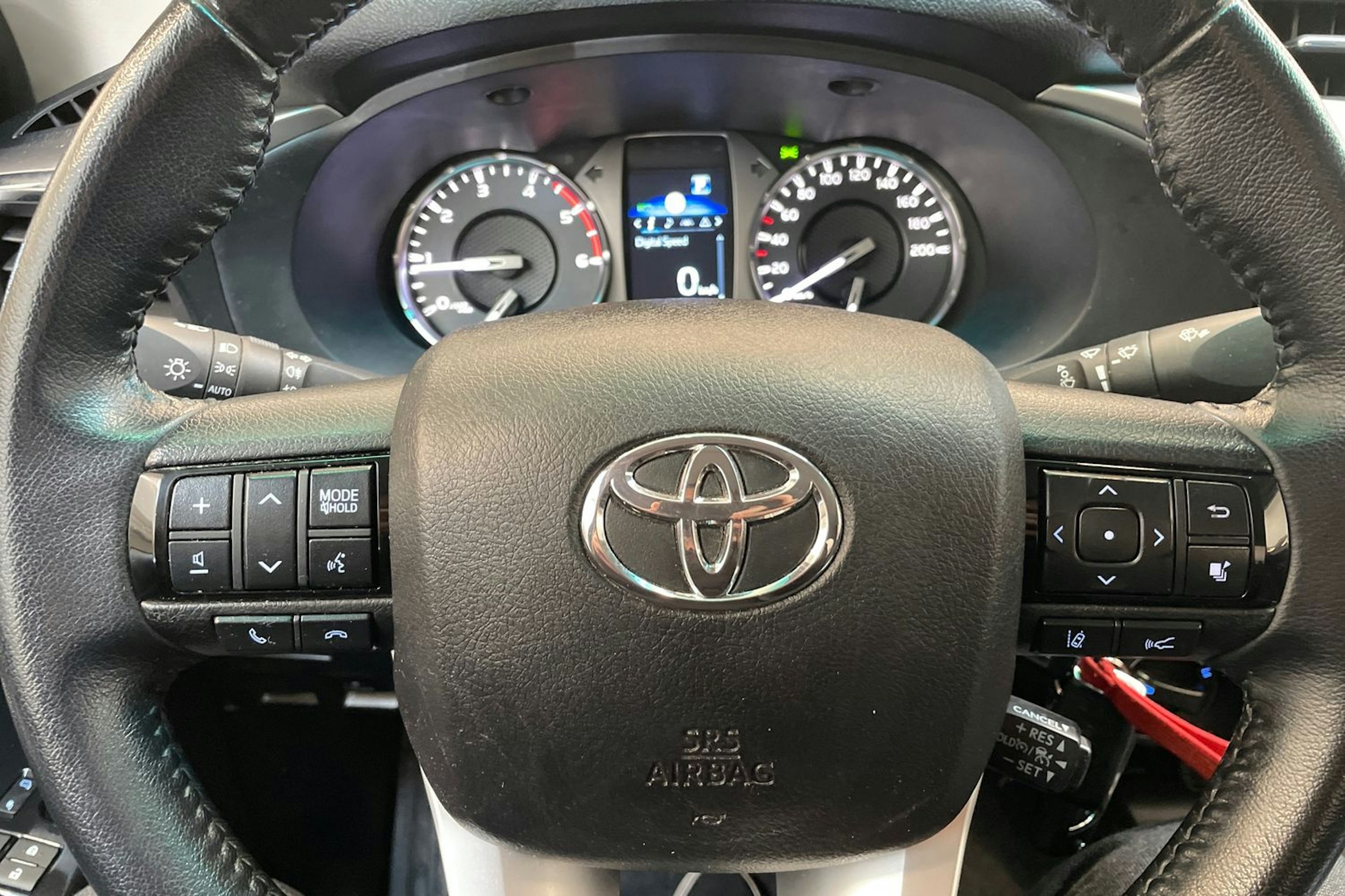 hopea Toyota Hilux 2022 kuva 16.