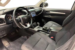 valkoinen Toyota Hilux 2022 kuva 8.
