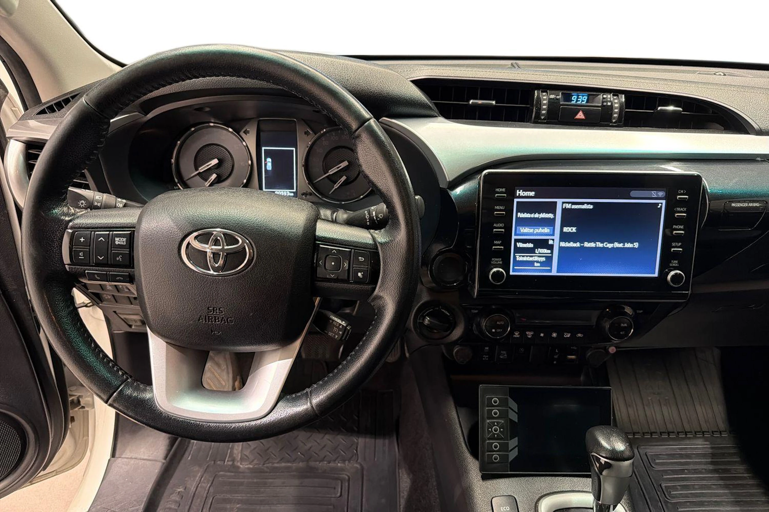 valkoinen Toyota Hilux 2022 kuva 9.