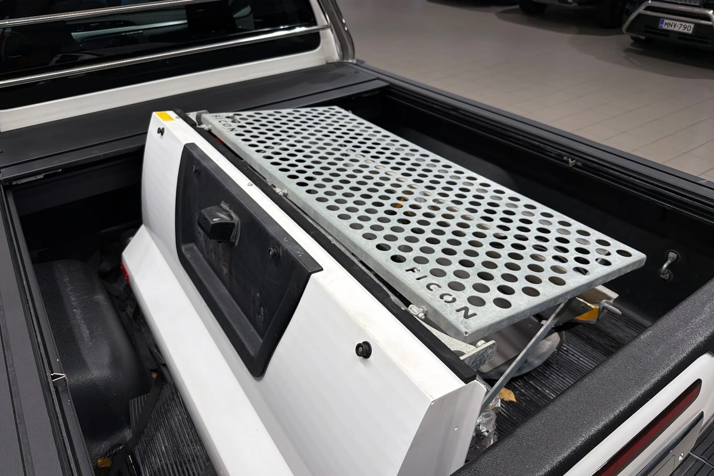 valkoinen Toyota Hilux 2022 kuva 22.