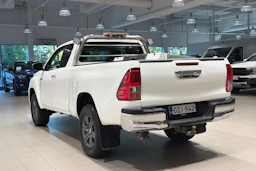 valkoinen Toyota Hilux 2022 kuva 27.