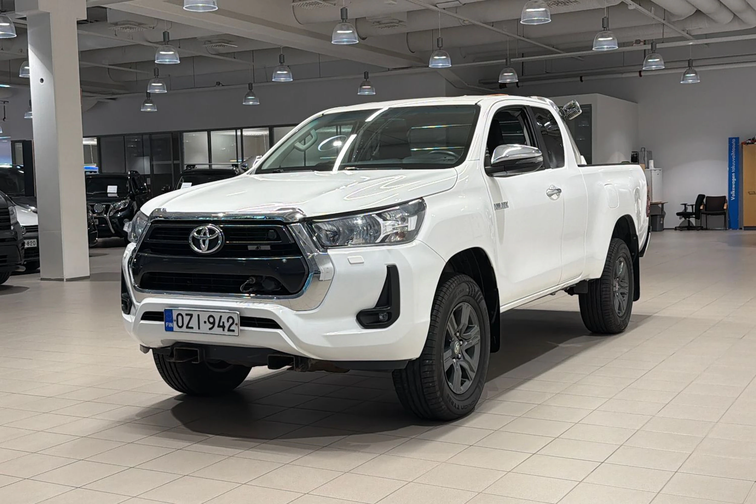 valkoinen Toyota Hilux 2022 kuva 28.