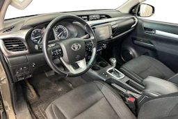 Ruskea (beige) Toyota Hilux 2022 kuva 6.