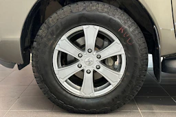 Ruskea (beige) Toyota Hilux 2022 kuva 26.