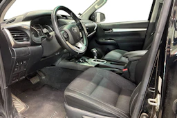musta Toyota Hilux 2022 kuva 3.