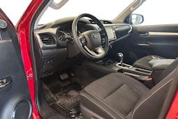 punainen Toyota Hilux 2022 kuva 3.