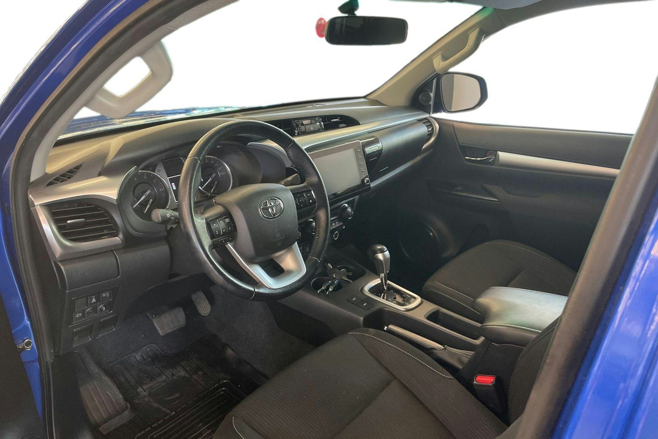 sininen Toyota Hilux 2022 kuva 7.