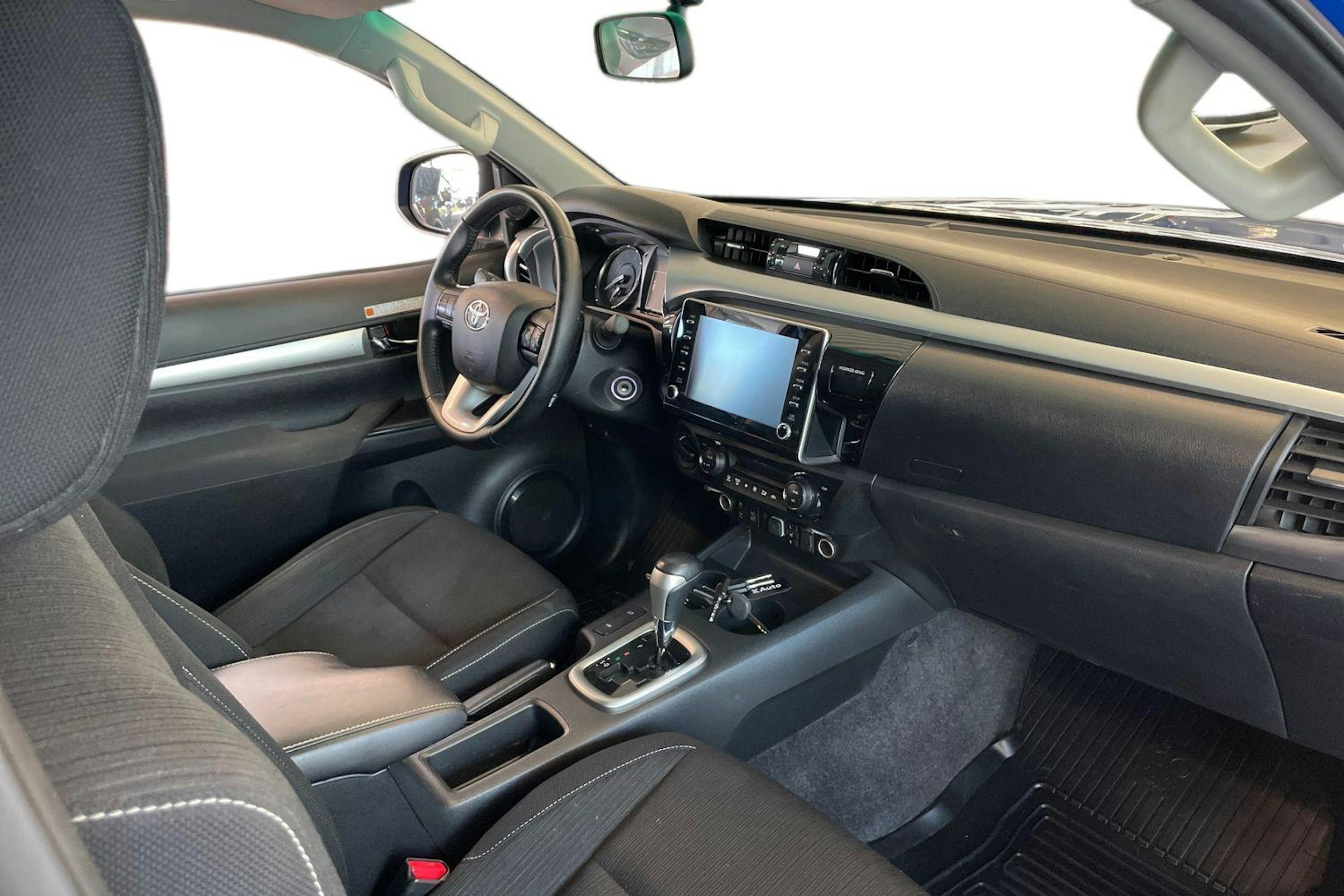 sininen Toyota Hilux 2022 kuva 9.
